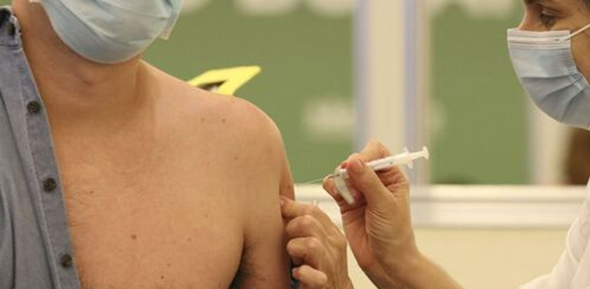 Municípios receberam 24 milhões de doses; vacinação pode acelerar com novas entregas