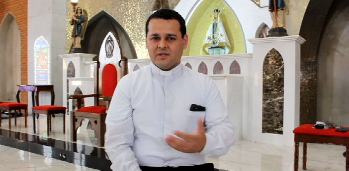 Padre Sebastião Viana comenta a programação da festa em Aparecida