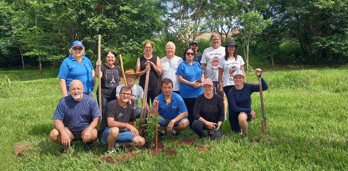 Kayapó Grupo e Rotary Club realizam plantio de árvores no lago municipal de Fernando Prestes