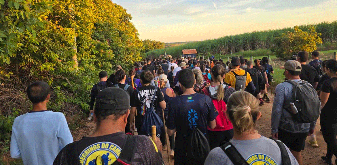 300 peregrinos celebram 10 anos do Caminho de Montesina em percurso de 54 km
