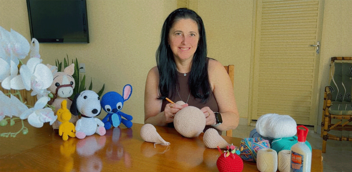 Entre linhas e recomeços: professora de Agulha encontrou nos amigurumis um novo sentido após a pandemia