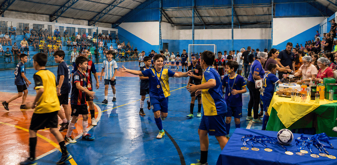Férias Futsal Kids encerra atividades com confraternização em Fernando Prestes
